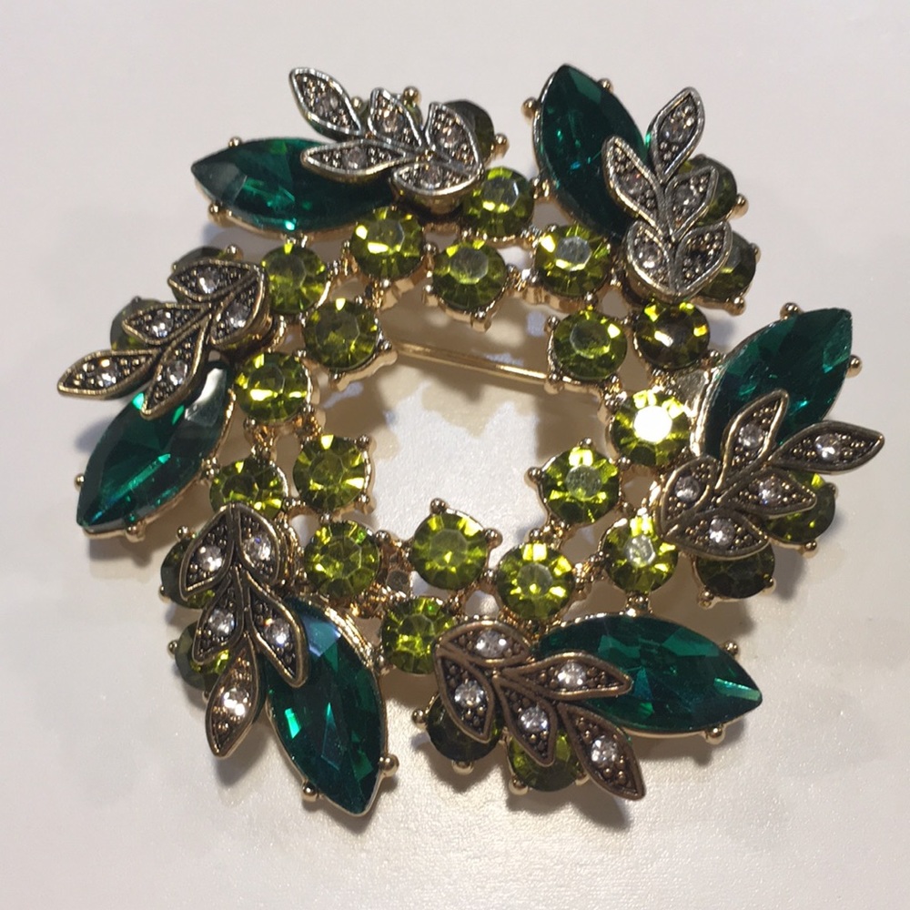 Here is another Napier gorgeous pin. It has many different shades of green. - Picture 2 of 2
